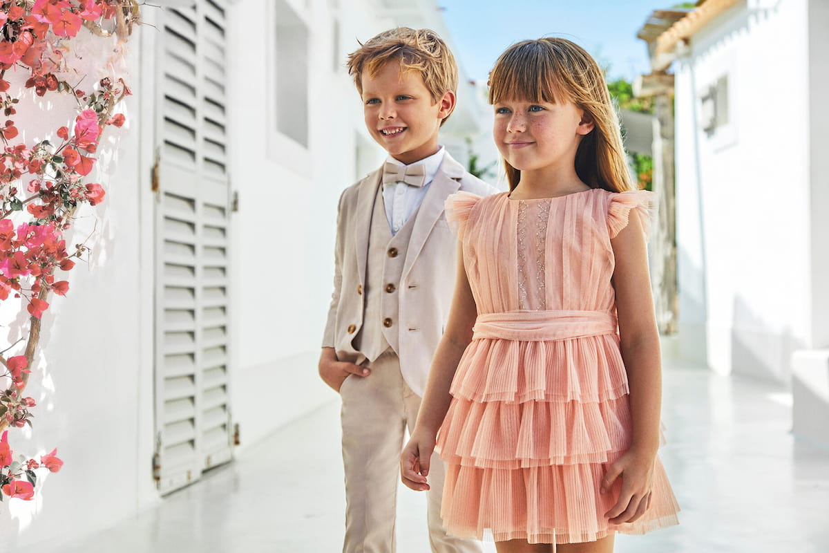 Η αγορά παιδικών ρούχων για ειδικές περιστάσεις μπορεί να είναι τόσο συναρπαστική όσο και προκλητική.