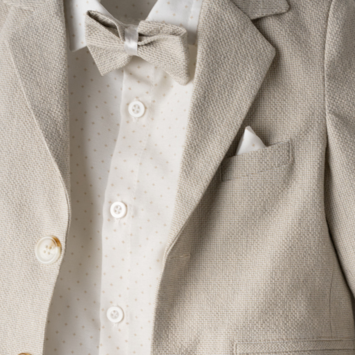 Hashtag κοστούμι για αγόρι σε μπεζ και εκρού αποχρώσεις για βάφτιση και επίσημες εκδηλώσεις