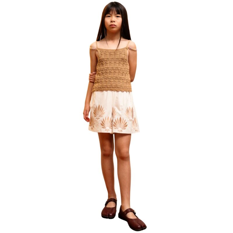 Σετ Εβίτα καφέ λευκό για κορίτσι με πλεκτό τοπάκι και σορτσάκι