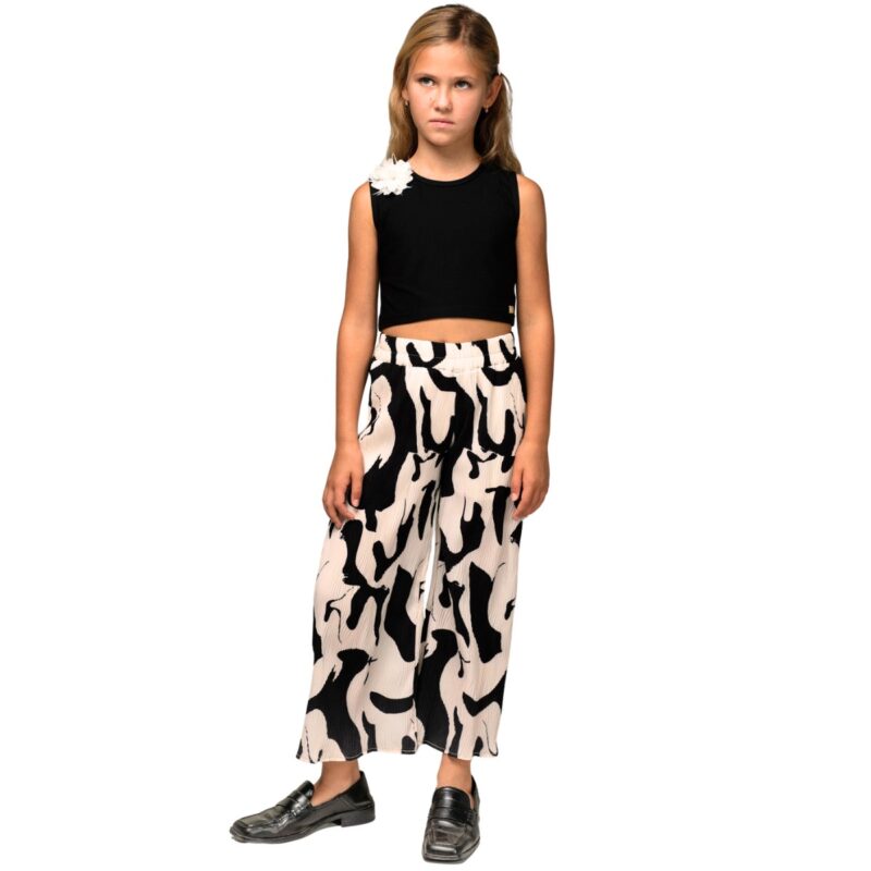 Εβίτα σετ τοπάκι εξώπλατο για κορίτσι – μαύρο τοπάκι με διακοσμητικό λουλούδι στον ώμο και ασπρόμαυρη παντελόνα