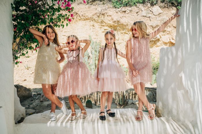 Είτε πρόκειται για έναν παιδικό γάμο, μια βάπτιση, επίσημα πάρτι ή την πρώτη μέρα στο σχολείο, το σωστό ντύσιμο μπορεί να κάνει τη διαφορά.